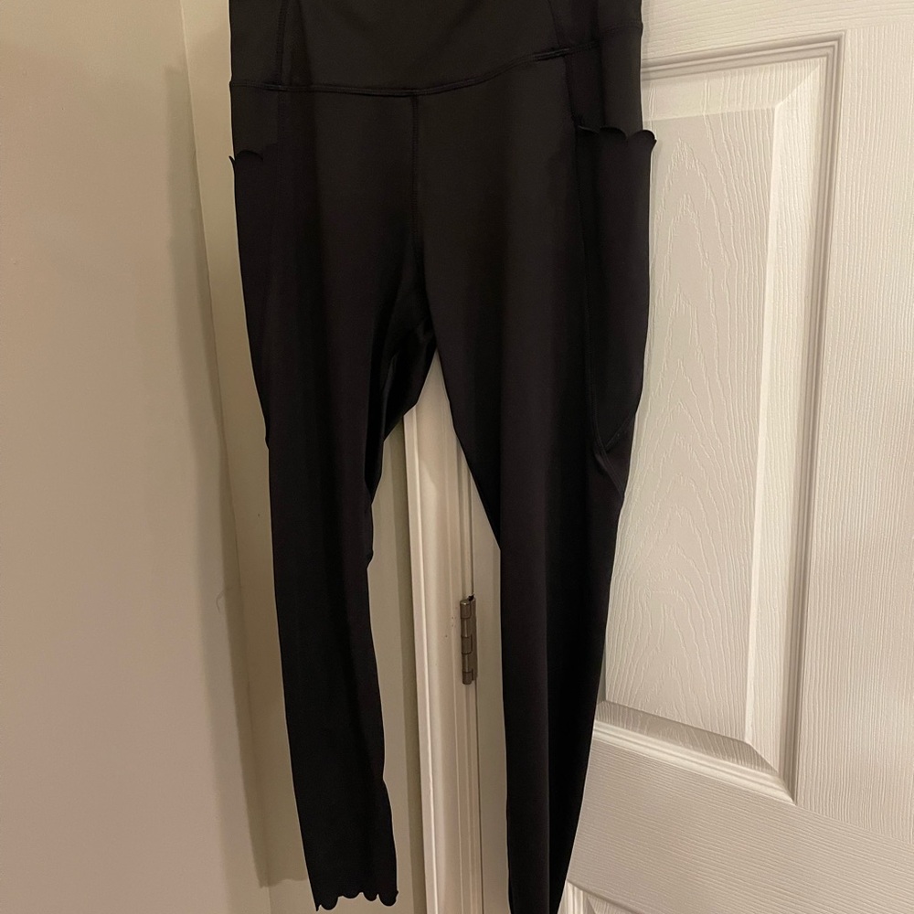 Crown & Ivy Black Leggings
